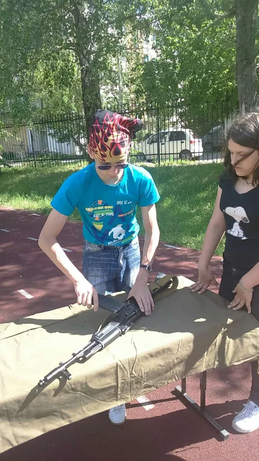 Пришкольный лагерь. Даже летом вместе.